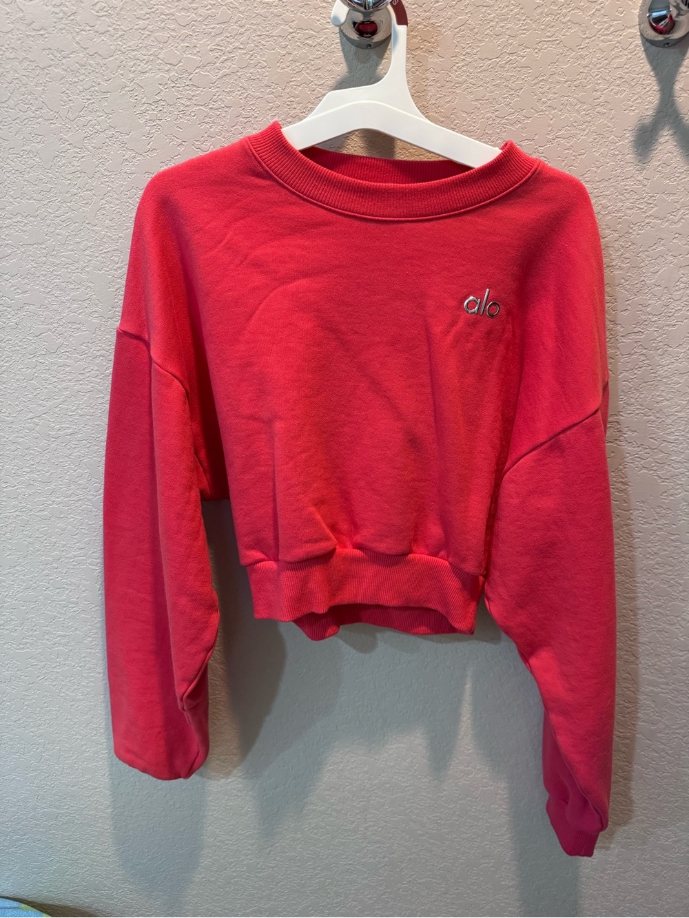 ALO Yoga Women's Cropped Accolade Sweatshirt